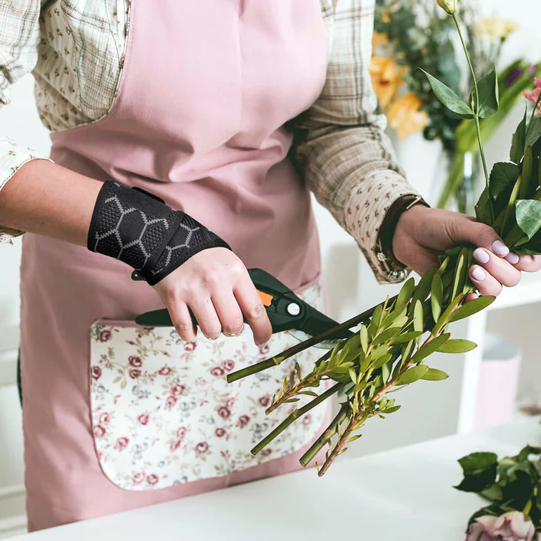Förderung der Sicherheit am Arbeitsplatz: Fivalis innovatives Handgelenk und Daumenunterstützungsklammer