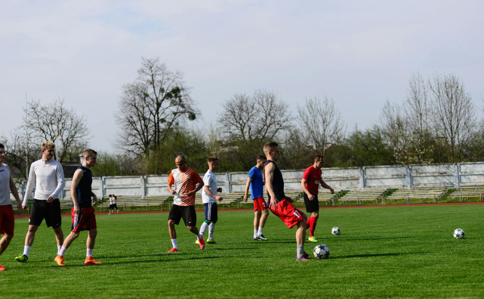 Schalten Sie Ihr volles Potenzial mit Fivali Sport Compression Knieunterstützung frei