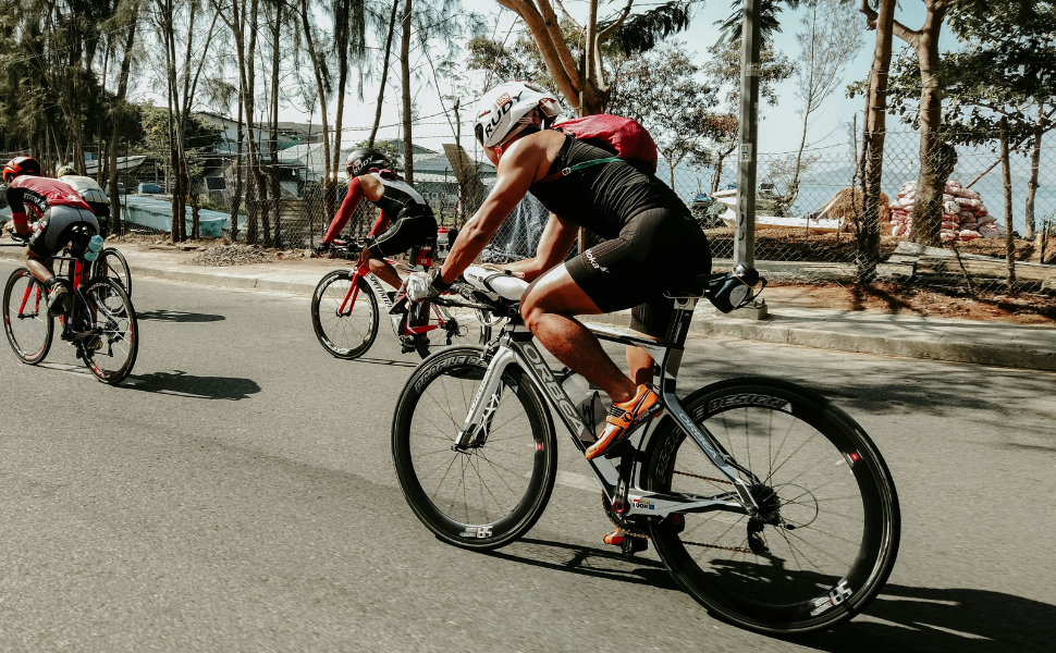 Dynamische Unterstützung entfesselt mit Fivalis Kompressionsport -Knie -Ärmel